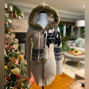 Long hoodie sweater with faux fur trim